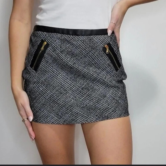 Express tweed mini skirt size 8 so cute. bit of pilling at top not noticeable - Picture 1 of 5